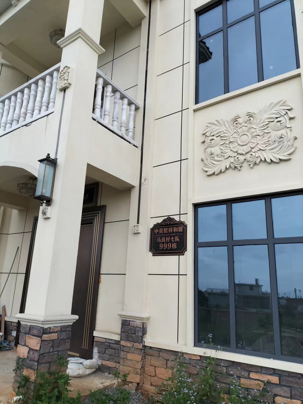 睿婕韶關(guān)輕鋼別墅施工案例(圖2) 睿婕韶關(guān)輕鋼別墅施工案例(圖2)